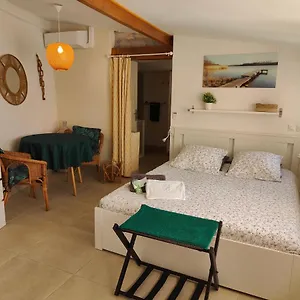 Studio Hyper équipé à 150m D'une Plage De Sable Fin Grande Terrasse Presqu'île De Charme Appartement